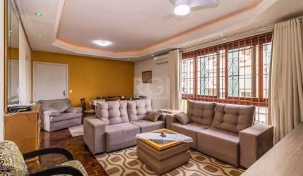 Apartamento 100m² no bairro Farroupilha - semi mobiliado, 3 dormitórios, 1 suíte e 1 vaga