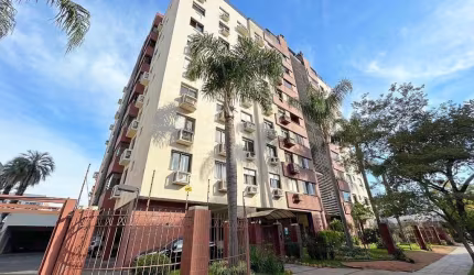 Apartamento de três dormitórios, suíte e uma vaga de garagem no bairro Menino Deus em Porto Alegre.