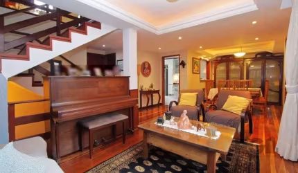Casa de 275m² - 3 dormitórios e 3 vagas no bairro Coronel Aparício Borges