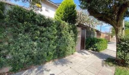 Casa 3 dormitórios a uma quadra da avenida Teresópolis e cinco minutos do Bourbon Shopping Teresópolis