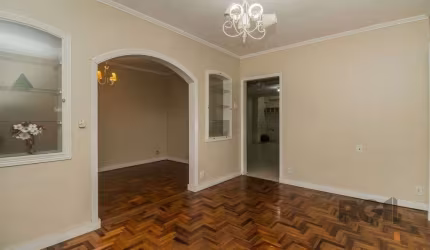 Excelente casa de 389,53m² com 8 dormitórios e 3 vagas.