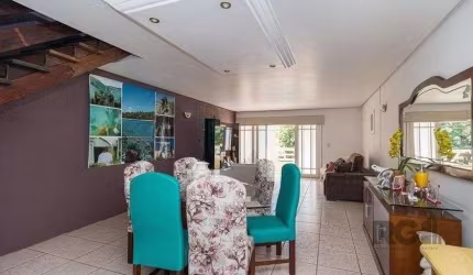 Casa Mista 266m² - 4 dormitórios, 1 suíte, 3 vagas no bairro Parque Santa Fé