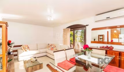 Casa de 266m² - 5 dormitórios, 5 vagas no bairro São João