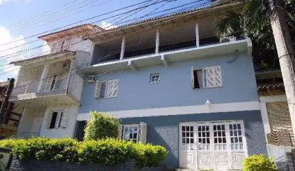 Casa Condominio para Venda - 235m², 3 dormitórios, sendo 1 suites, 2 vagas - Guarujá