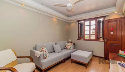 Casa de 4 dormitórios no bairro Sarandi