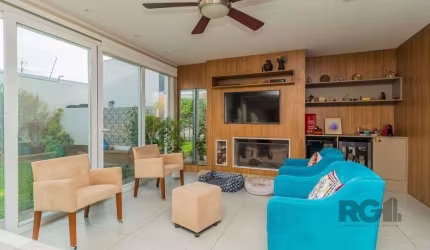Casa Condominio para Venda - 221,59m², 3 suítes, 2 vagas - Teresópolis