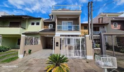 Casa em Porto Alegre, no bairro Hípica, com 3 dormitório(s), e 3 banheiros, à venda.