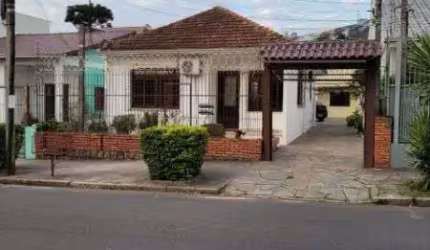 Casa em Porto Alegre, no bairro Cavalhada, com 6 dormitório(s), e 6 banheiros, à venda.