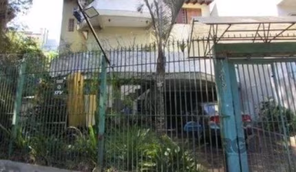 Casa em Porto Alegre, no bairro Nonoai, com 4 dormitório(s), e 4 banheiros, à venda.