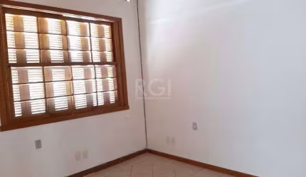 Casa para Venda - 150m², 3 dormitórios, sendo 1 suites, 4 vagas - Floresta