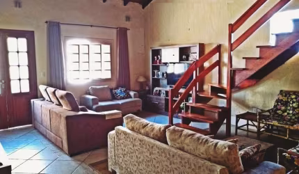 Casa para Venda - 250m², 3 dormitórios, sendo 1 suites, 1 vaga - Camaquã