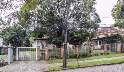 Casa para Venda - 489m², 4 dormitórios, sendo 2 suites, 3 vagas - Cristal