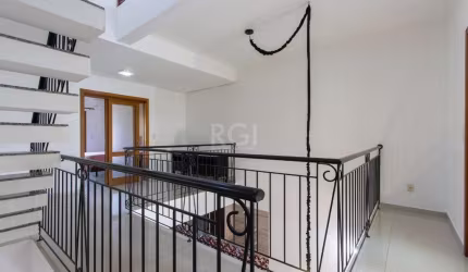 Casa para Venda - 204m², 3 dormitórios, sendo 3 suites, 2 vagas - Espirito Santo