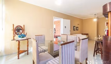 Casa térrea à venda, com 2 suites, 3 banheiros, edicula, pátio, 2 vagas - Bairro Medianeira