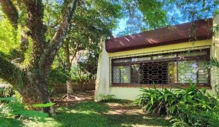 casa à venda no bairro Menino Deus em Porto Alegre. Com 160m² de área privativa