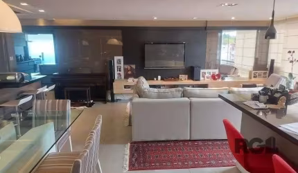 Apartamento 2 dormitórios, sendo 1 suíte, 102,77 m² de área privativa e 1 vaga(s) de garagem. Localizado na Rua/Av. Jundiai, no bairro Higienopolis em Porto Alegre.