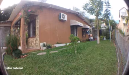 Ótima casa 3 dormitórios sendo 1 suíte e Salão de Festas