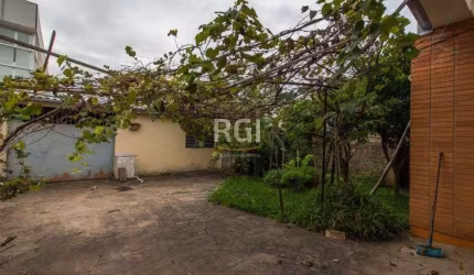 Casa para Venda - 86m², 2 dormitórios, 4 vagas - Morro Santana
