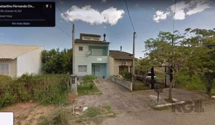 Casa, estilo sobrado, com 03 dormitórios (01suíte) e 02 vagas, no bairro Hípica, em Porto Alegre, RS.