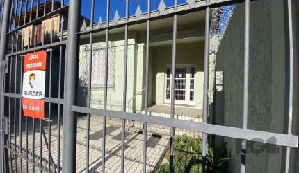 Casa para Comprar com 3 dormitórios no bairro Azenha