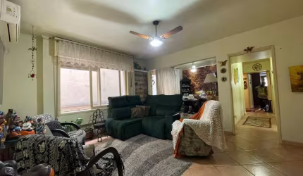 Apartamento 3 dormitórios com suíte e sacada no Bairro Floresta em Porto Alegre