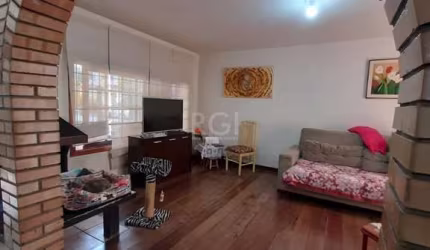 Casa para Venda - 262.02m², 3 dormitórios, sendo 1 suites, 6 vagas - Auxiliadora