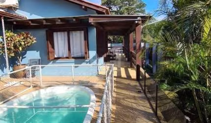 Casa para Venda - 125m², 3 dormitórios, sendo 1 suites, 2 vagas - Hípica