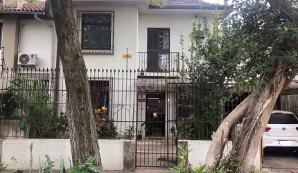 Casa para Venda - 336m², 4 dormitórios, sendo 1 suites, 2 vagas - Azenha
