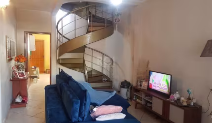 Casa para Venda - 300m², 4 dormitórios, sendo 1 suites, 2 vagas - Glória