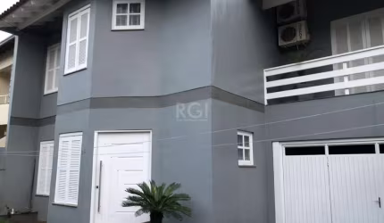 Casa 210m², 3 dormitórios, sendo 1 suites, 2 vagas - Mario Quintana, Porto Alegre/RS