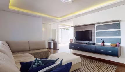 Casa para Venda - 400m², 4 dormitórios, sendo 2 suites, 4 vagas - Guarujá, Porto Alegre