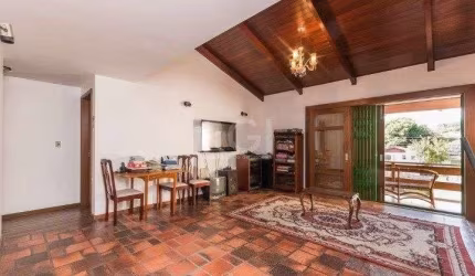 Casa para Venda - 247m², 4 dormitórios, sendo 1 suites, 5 vagas - Glória