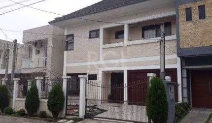 Casa para Venda - 272m², 3 dormitórios, sendo 1 suítes, 2 vagas - Hípica