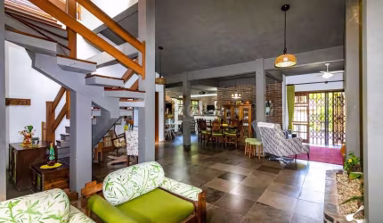 CASA COM 5 DORMITRIOS, 4 SUITES, 5 VAGAS, CASA DE HÓSPEDES.