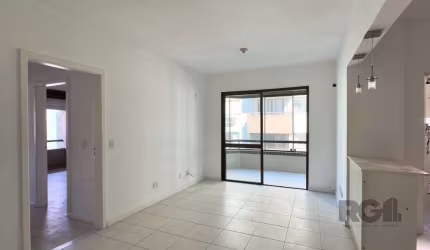 COBERTURA COM 174M², DE FRENTE, 3 DORMITÓRIOS, EM ÓTIMA LOCALIZAÇÃO NO MENINO DEUS