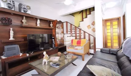 Casa para Venda - 259.5m², 4 dormitórios, sendo 1 suites, 3 vagas - Teresópolis