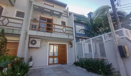 Casa no bairro Hípica - 3 dormitórios