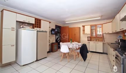 Casa para Venda - 526.64m², 4 dormitórios, sendo 2 suites, 4 vagas - Teresópolis