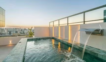 Vende-se luxuosa cobertura com 270m²- 3 suítes, 3 vagas e piscina no Auxiliadora