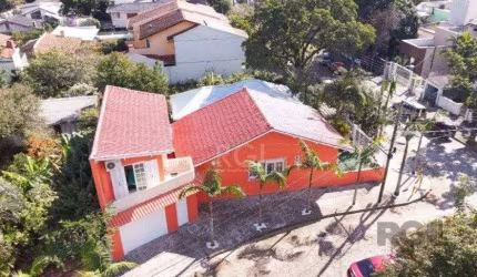 Casa para Venda - 197m², 3 dormitórios, 4 vagas - Teresópolis