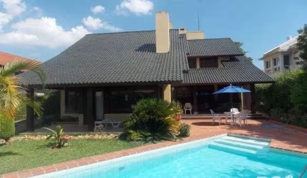 CASA EM CONDOMÍNIO DE ALTO PADRÃO