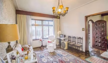Casa de 4 dormitórios, bairro Santa Tereza