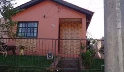 Casa em Porto Alegre, no bairro Espírito Santo, com 2 dormitório(s), e 2 banheiros, à venda.