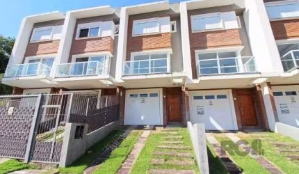 Sobrado para Venda - 100m², 3 dormitórios, sendo 3 suites, 2 vagas - Portal Do Guarujá