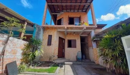 Sobrado em Porto Alegre, no bairro Hípica, com 2 dormitório(s), e 2 banheiros, à venda.