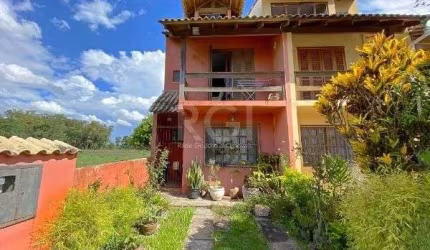 Casa em Porto Alegre, no bairro Hípica, com 2 dormitório(s), e 2 banheiros, à venda.