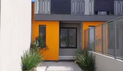 Sobrado em Porto Alegre, no bairro Aberta dos Morros, com 2 dormitório(s), e 2 banheiros, à venda.