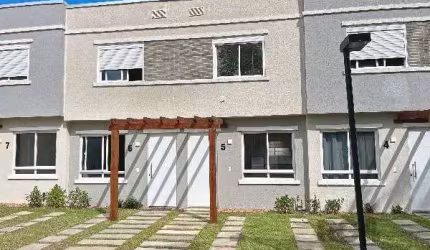 Casa em Porto Alegre, no bairro Vila Nova, com 2 dormitório(s), e 2 banheiros, à venda.