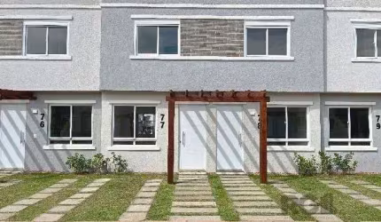 Casa em Porto Alegre, no bairro Vila Nova, com 2 dormitório(s), e 2 banheiros, à venda.