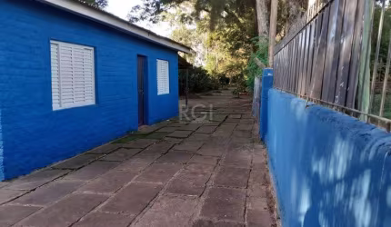 Casa para Venda - 60m², 2 dormitórios, 4 vagas - Ponta Grossa, Porto Alegre